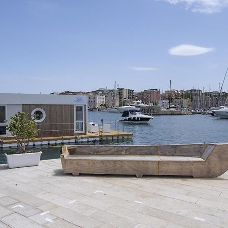 Houseboat Floatart Experience Bisceglie Ξενοδοχείο Εξωτερικό φωτογραφία