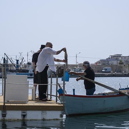 Houseboat Floatart Experience Bisceglie Ξενοδοχείο Εξωτερικό φωτογραφία