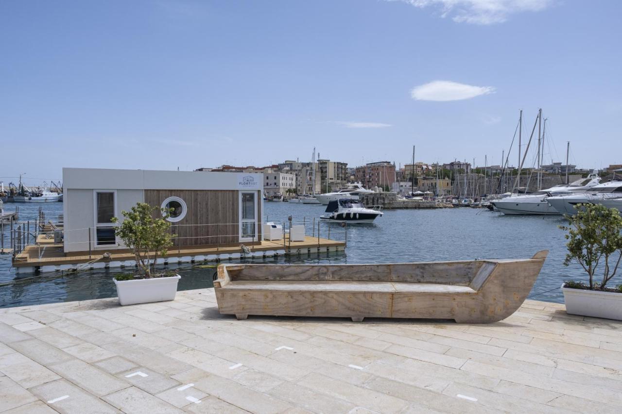 Houseboat Floatart Experience Bisceglie Ξενοδοχείο Εξωτερικό φωτογραφία