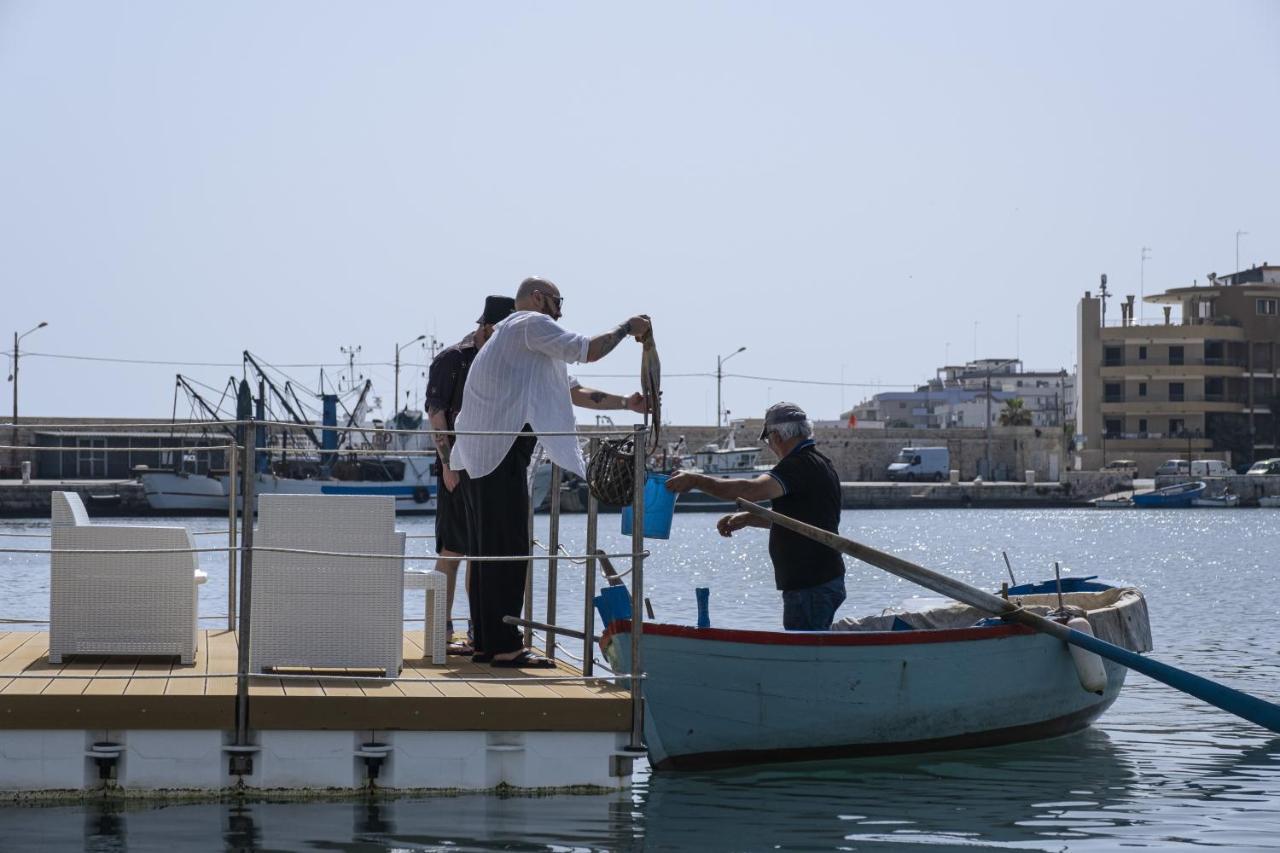 Houseboat Floatart Experience Bisceglie Ξενοδοχείο Εξωτερικό φωτογραφία